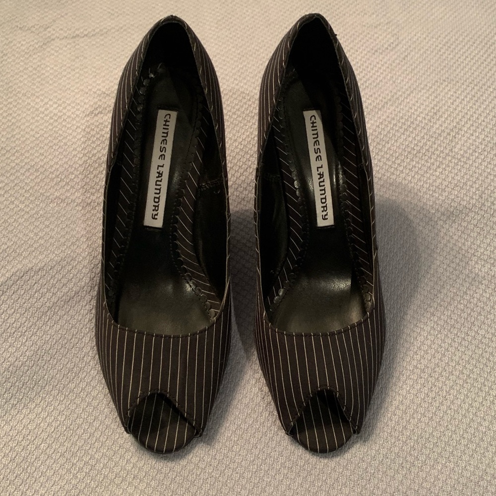 Chinese laundry size 8 black white striped heels
